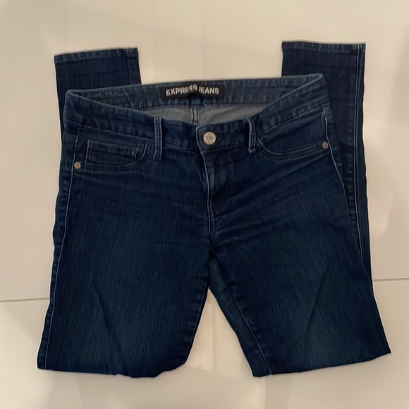 Women’s Express Jeans they have some stretch. Size 6R - Picture 8 of 9
